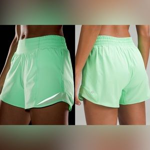 Lululemon Hotty Hot High-Rise Lined Short 4"
Pistachio